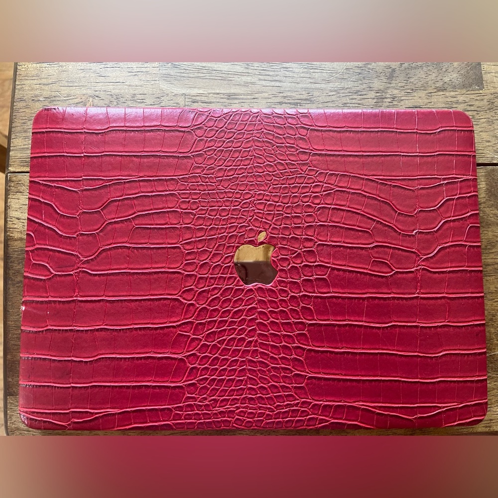 Chic Geeks MacBook Air Red Croc case
